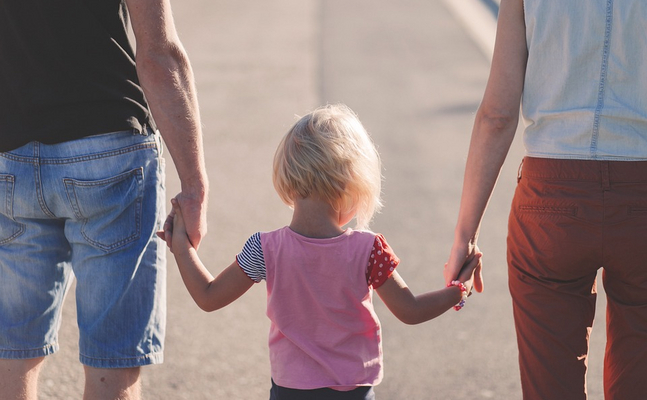Pflege- und Kindererziehungszeiten müssen finanziell besser entlohnt werden, damit es wieder leistbar ist, Familien zu gründen und den Generationenvertrag einzuhalten.