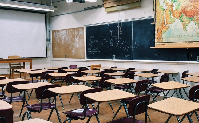 Inkompetenz der schwarz-grünen Chaos-Truppe wird am Rücken der Kinder ausgetragen - Schulschließungen und "Social Distancing" sind für die Jüngsten nicht mehr tragbar.