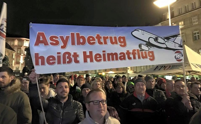 Patrioten bei der Kundgebung in Graz