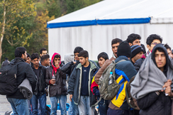 Im Vorjahr strömten neuerlich eine Millioen Illegale in die EU und stellten hier Asylanträge.