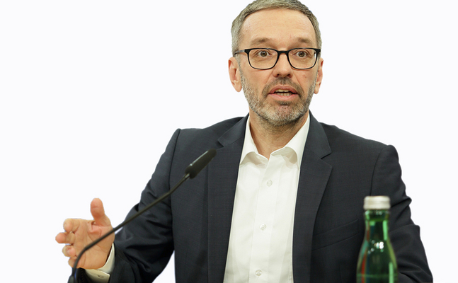 Kleinwalsertal, die Zweite: Kurz & Co. geben Pressekonferenz in Schule! -