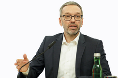 Kleinwalsertal, die Zweite: Kurz & Co. geben Pressekonferenz in Schule! - 