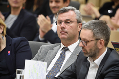 "Unsere Gedanken sind bei den Opfern des feigen Anschlags" - FPÖ-Obmann Norbert Hofer und FPÖ-Klubobmann Herbert Kickl geben zum islamistischen Terrorakt in Wien folgende Erklärung ab:
