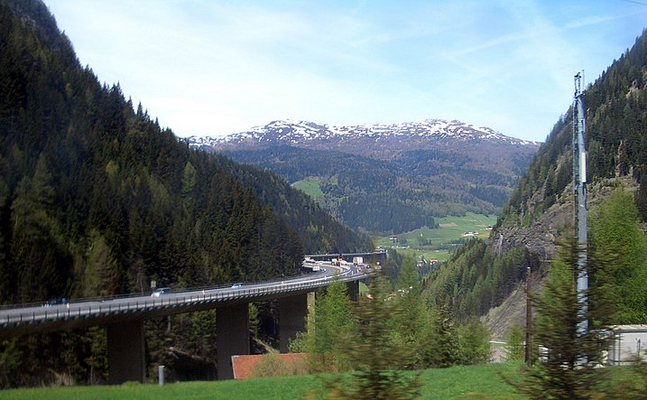 Die Lueg-Brücke im Verlauf der Brenner-Autobahn muss dringen saniert werden - Verkehrsministerin Leonore Gewessler hat dazu bisher keine Perspektiven vorgelegt.