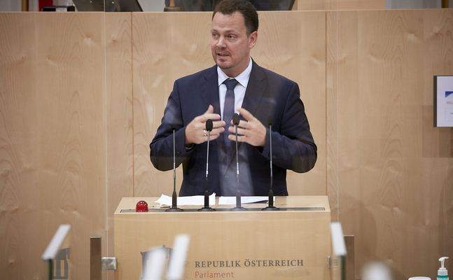 FPÖ-Gesundheitssprecher Kaniak brachte im Nationalrat einen Misstrauensantrag gegen die gesamte Bundesregierung ein.