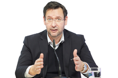 FPÖ-Bildungssprecher Hermann Brückl im NFZ-Interview: „Der ÖVP und ihrem Bildungsminister geht es nur noch um völlig unverantwortliches Impfen der Kinder und Jugendlichen.“