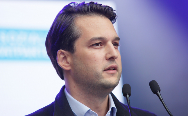 Bevorzugung von Asylanten bei Corona-Tests - Wiens Vizebürgermeister Dominik Nepp zeigt auf: Nach drohenden Ausschreitungen in Wiener Migranten-Quartier gab es Eilverfahren für Asylwerber, während Österreicher auf Tests warten müssen.