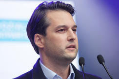 Bevorzugung von Asylanten bei Corona-Tests - Wiens Vizebürgermeister Dominik Nepp zeigt auf: Nach drohenden Ausschreitungen in Wiener Migranten-Quartier gab es Eilverfahren für Asylwerber, während Österreicher auf Tests warten müssen.