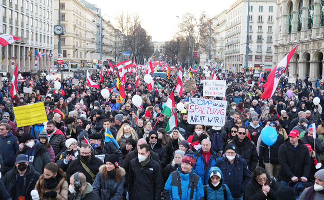 Die Menschen haben nicht vergessen, was ihnen die Regierung im Rahmen der Corona-Maßnahmen alles angetan hat.